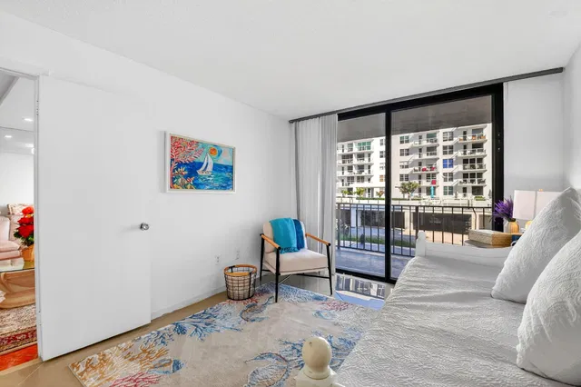 Unit 1040 photo 17