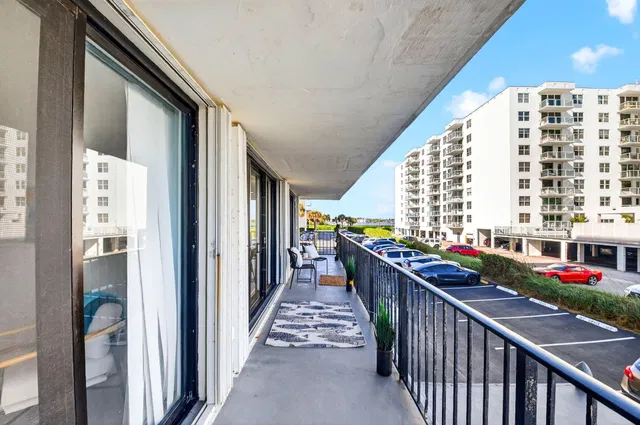  Unit 1040 photo 33