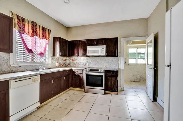 Residence photo 20