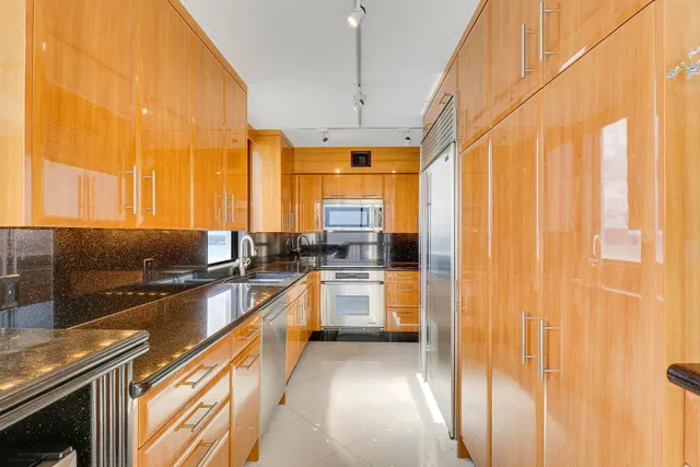 Eastpointe Singer Island Unit 20b photo 4