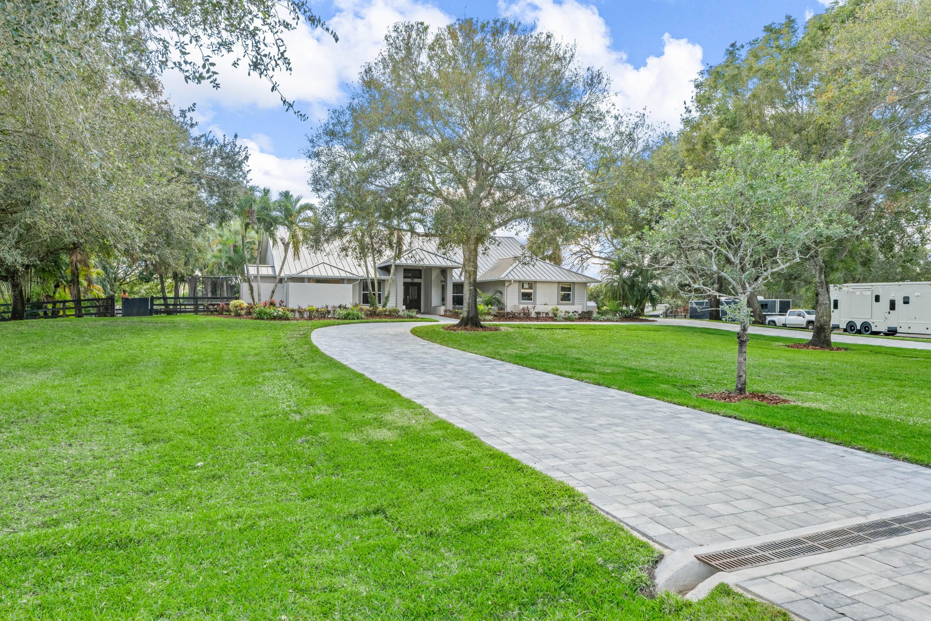 Saddle Trail Park Residence photo 8
