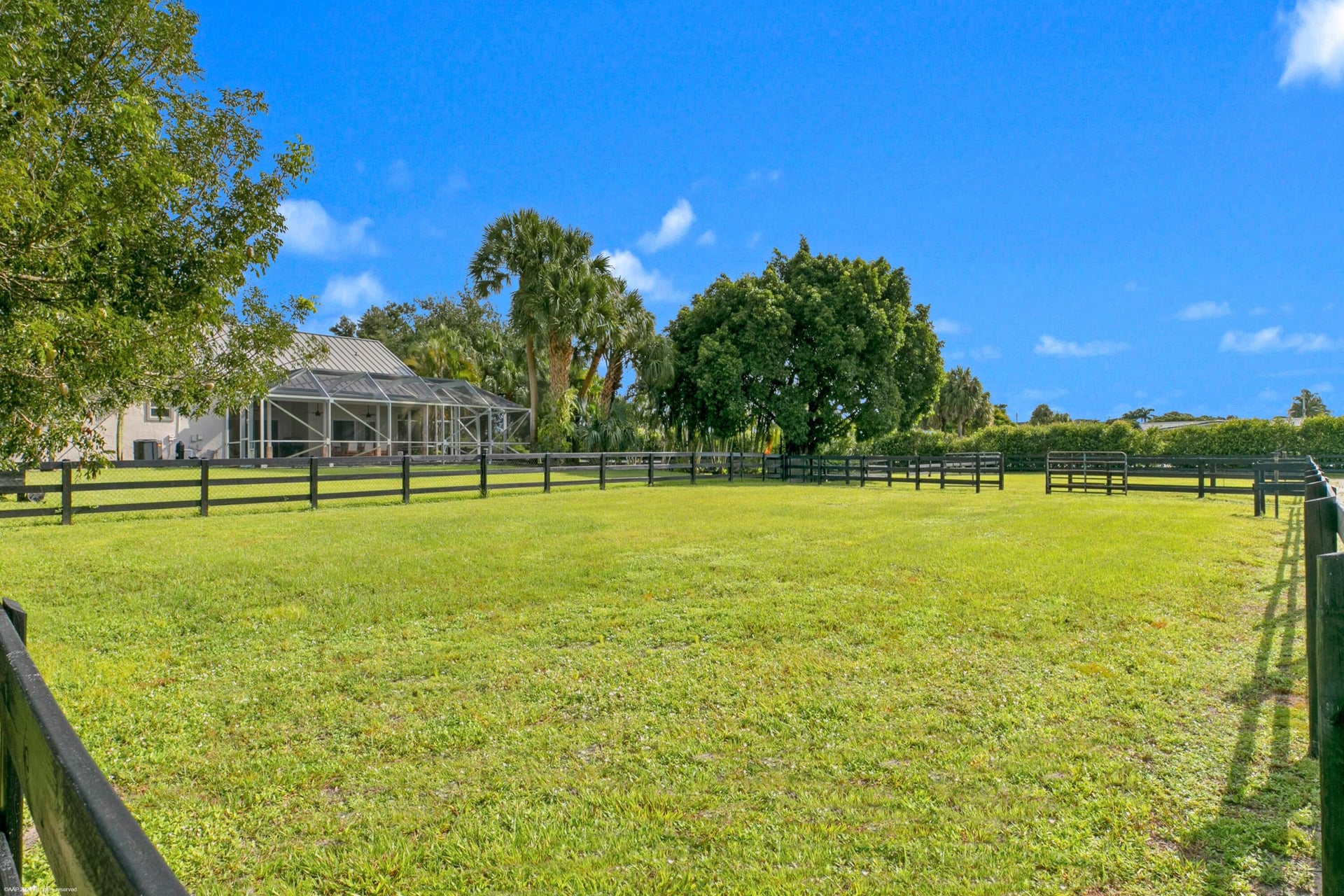 Saddle Trail Park Residence photo 15