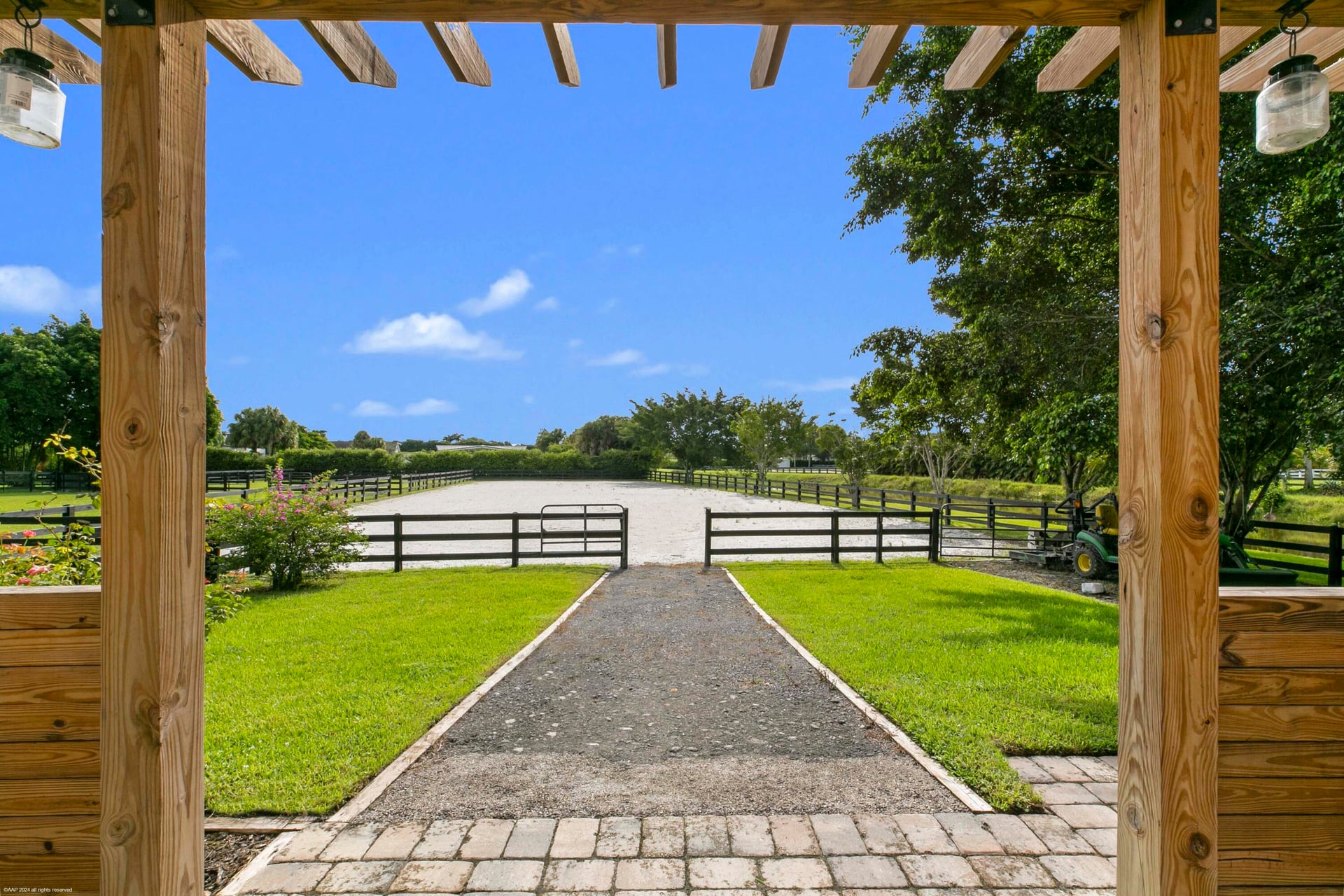 Saddle Trail Park Residence photo 17