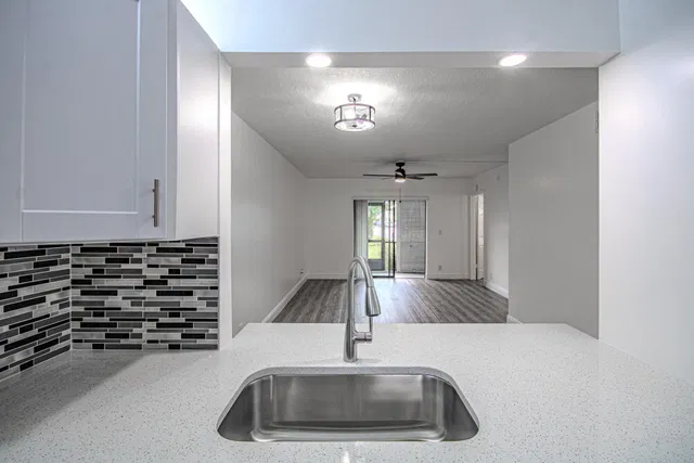  Unit 102 photo 5