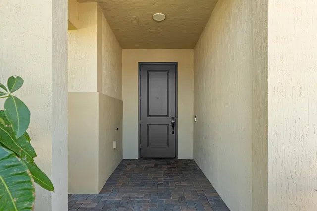 Residence photo 3