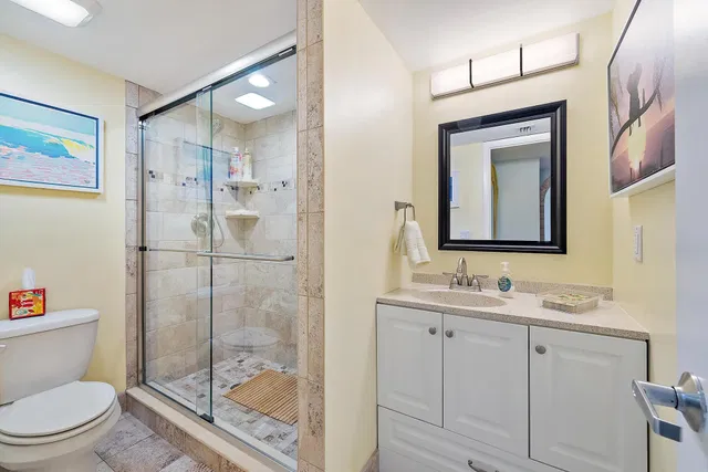 Unit 119 photo 18