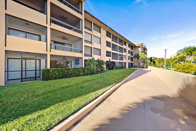 Unit 119 photo 25