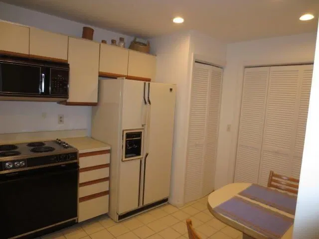 Unit 307 photo 4
