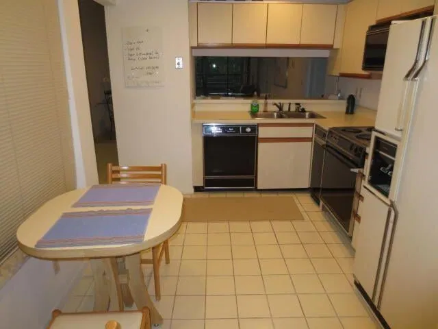 Unit 307 photo 5