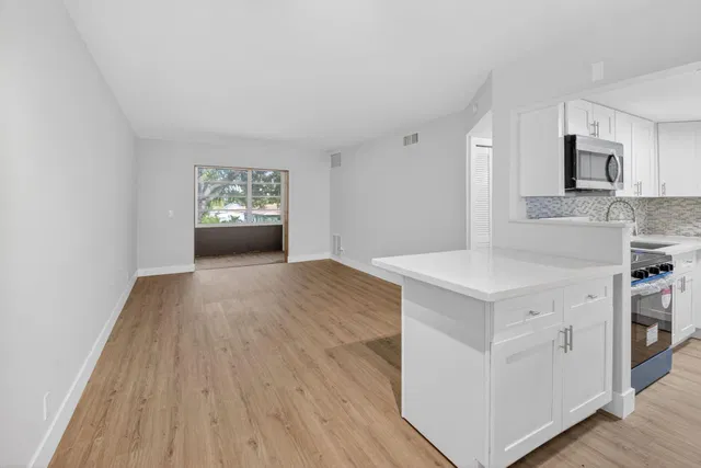  Unit 204 photo 5