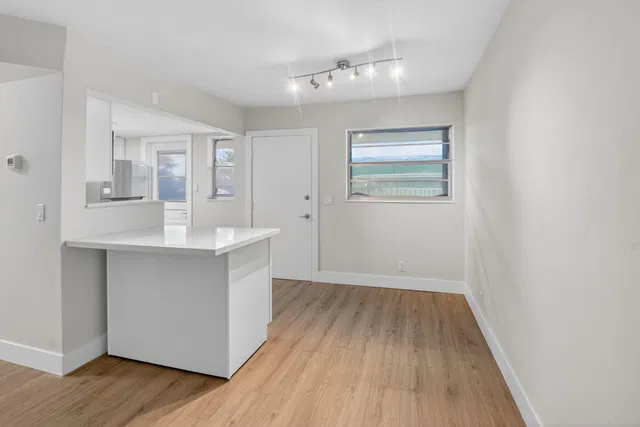  Unit 204 photo 6