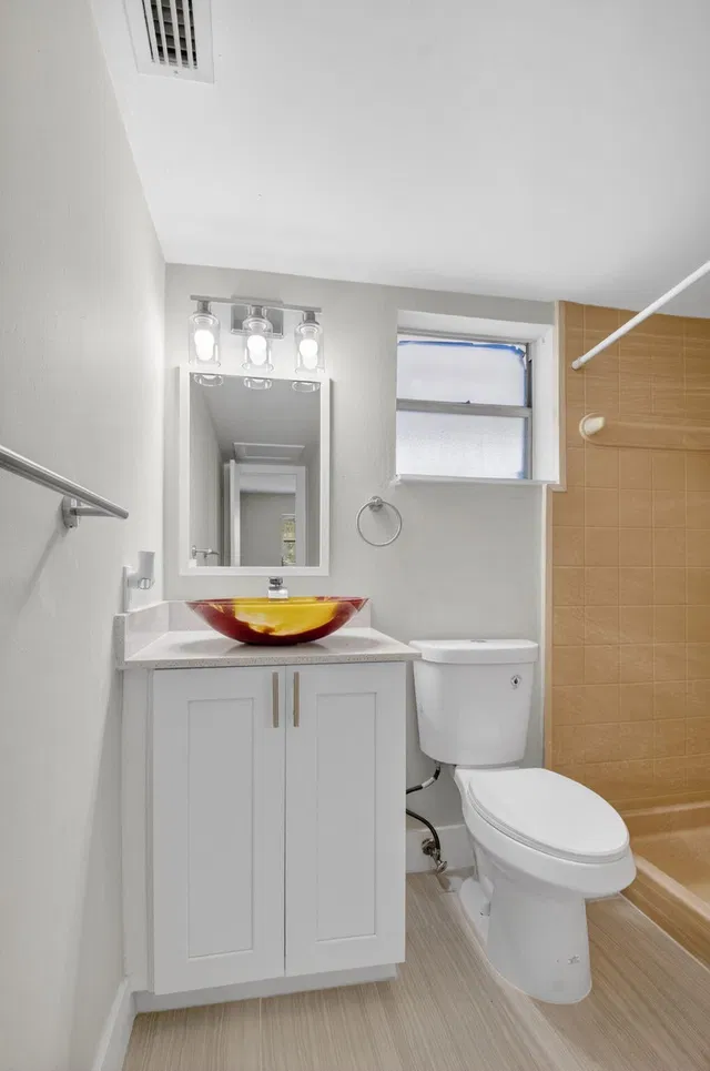  Unit 204 photo 18