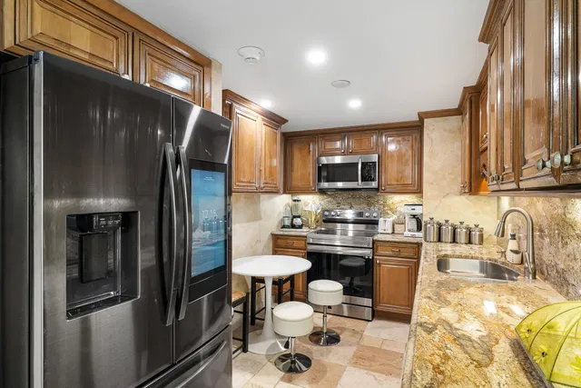 Palm Beach House Unit 605 photo 4