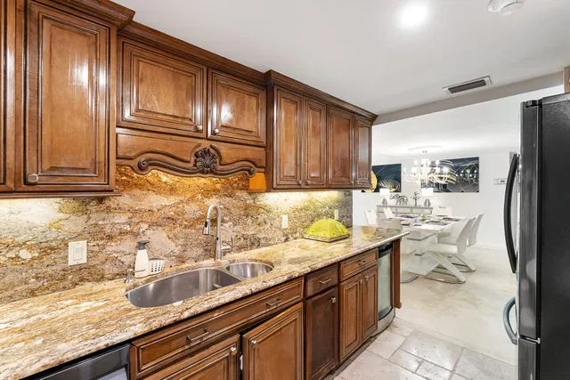 Palm Beach House Unit 605 photo 8