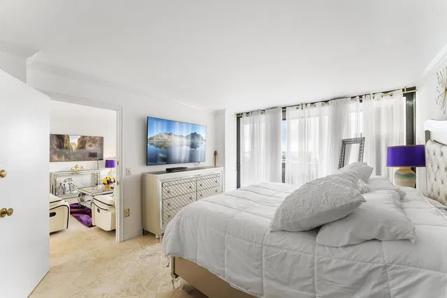Palm Beach House Unit 605 photo 11