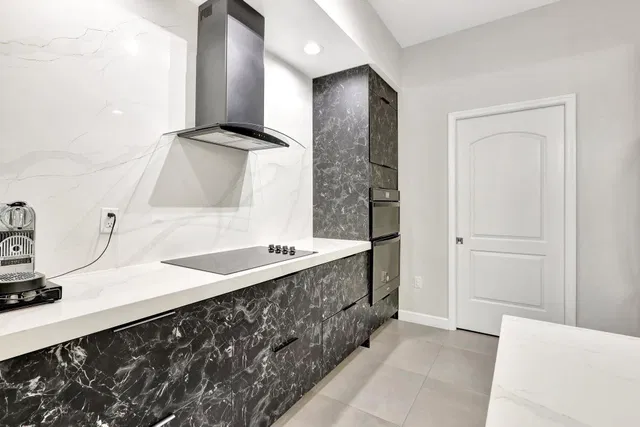 One City Plaza Unit 1018 photo 14
