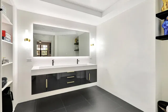 One City Plaza Unit 1018 photo 19