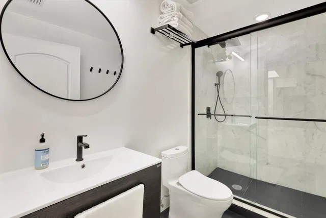One City Plaza Unit 1018 photo 29
