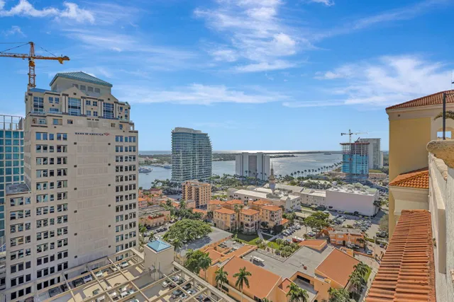 One City Plaza Unit 1018 photo 39