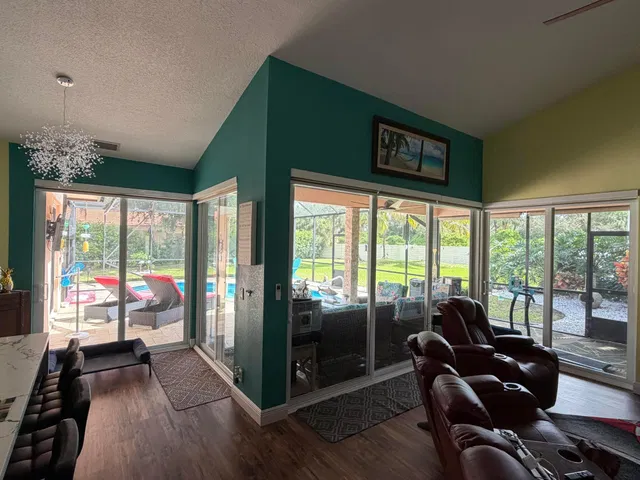 Residence photo 5