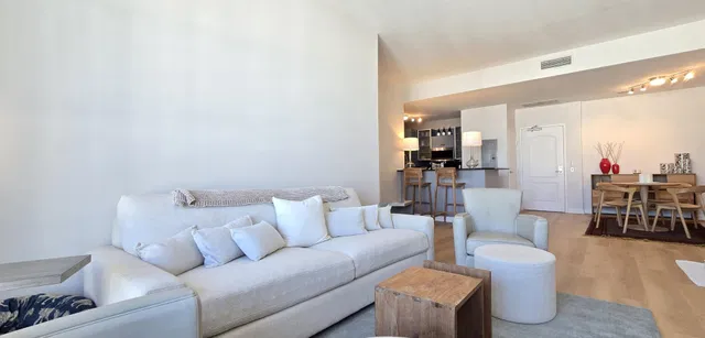 The Whitney Unit 827 photo 5