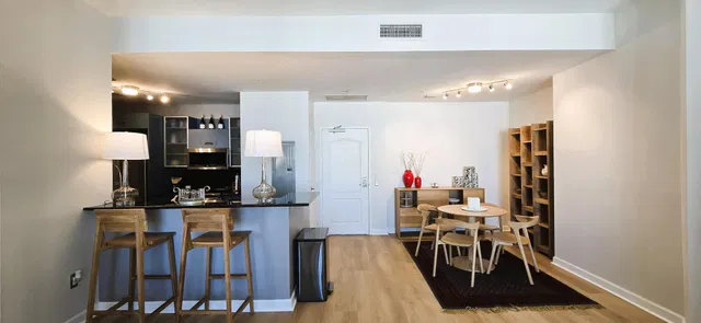 The Whitney Unit 827 photo 6