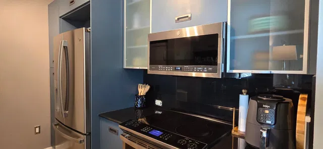 The Whitney Unit 827 photo 8