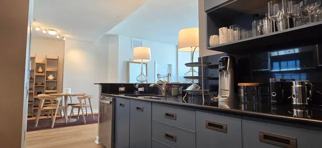 The Whitney Unit 827 photo 9