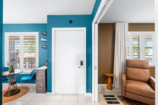 Unit 203 photo 8