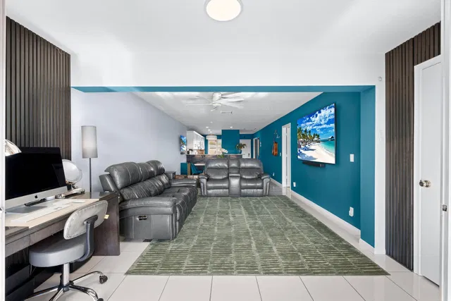 Unit 203 photo 22