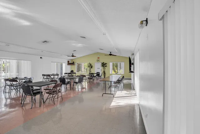 Unit H2 photo 32