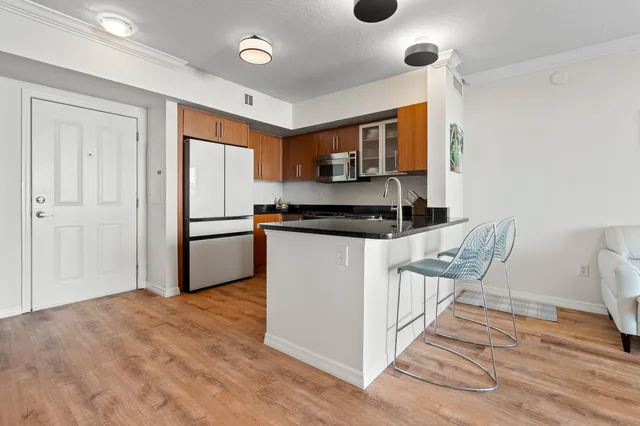 The Prado Unit 613 photo 9