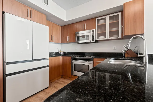 The Prado Unit 613 photo 12