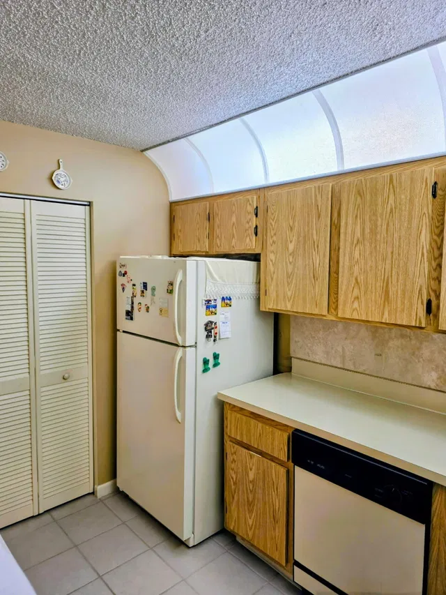 Unit C-1 photo 8
