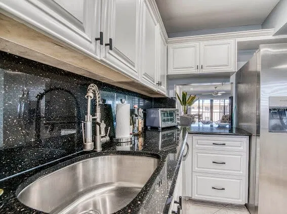 Unit 319 photo 15