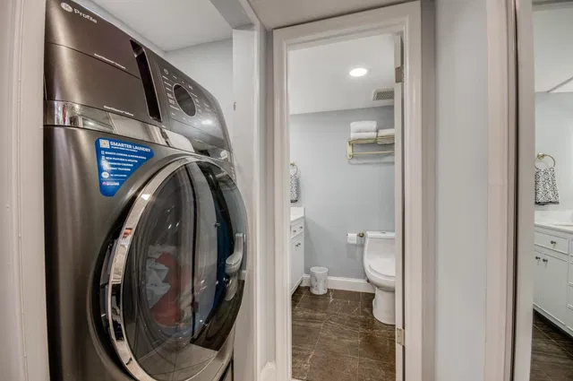 Unit 319 photo 18
