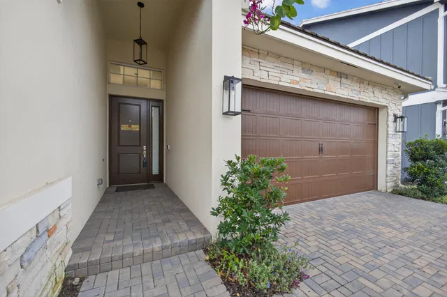 Residence photo 3
