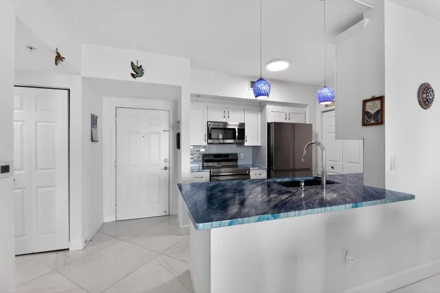 Boynton Beach Club Unit 1006 photo 22