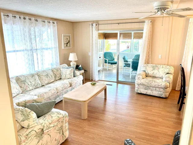  Residence photo 30