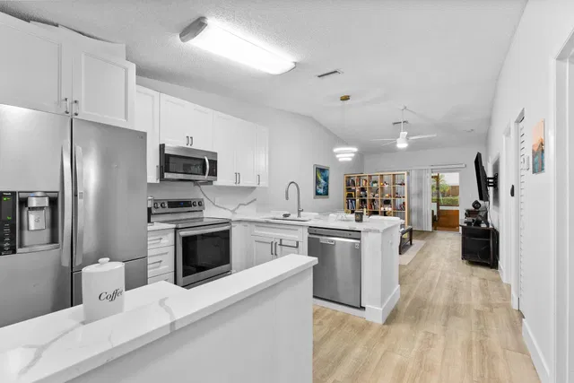 Residence photo 2