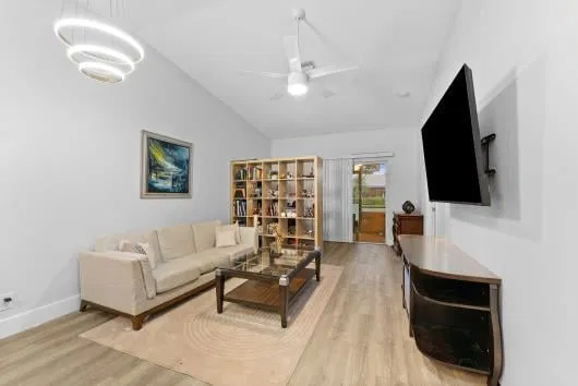 Residence photo 5