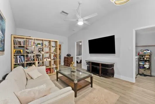 Residence photo 6