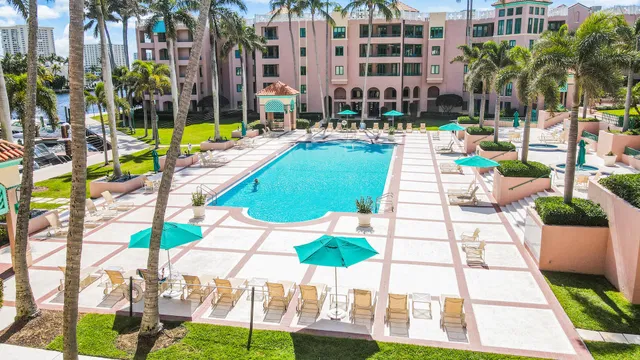Mizner Court Unit 305 photo 8