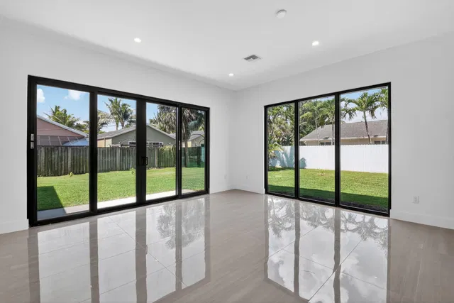 Residence photo 2