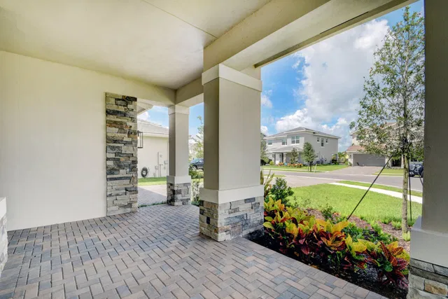 Residence photo 2