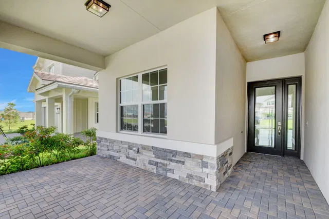 Residence photo 3