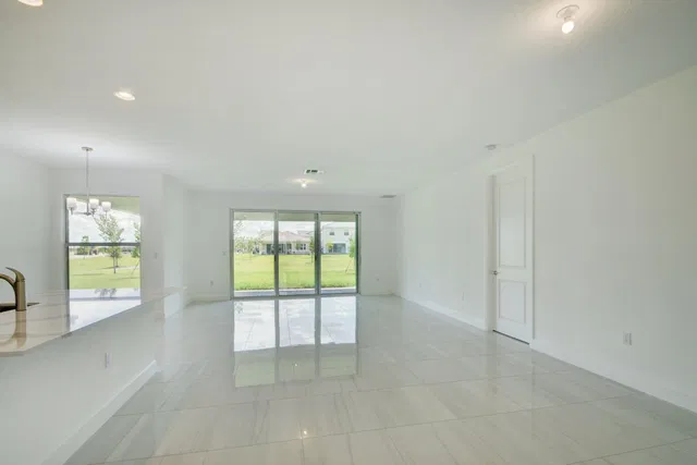 Residence photo 5