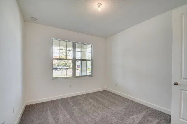 Residence photo 16