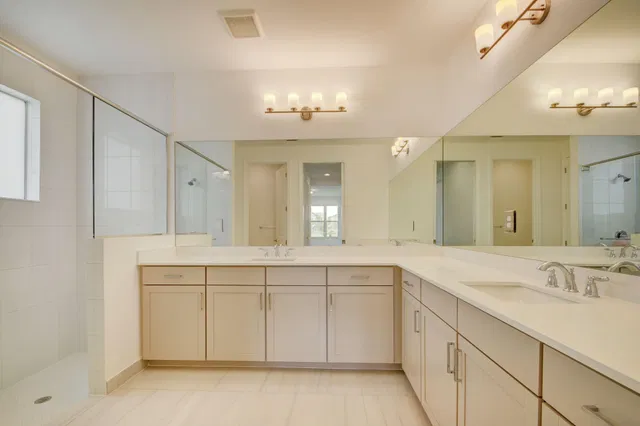 Residence photo 25
