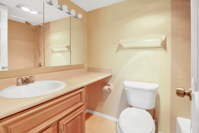  Unit 204 photo 8